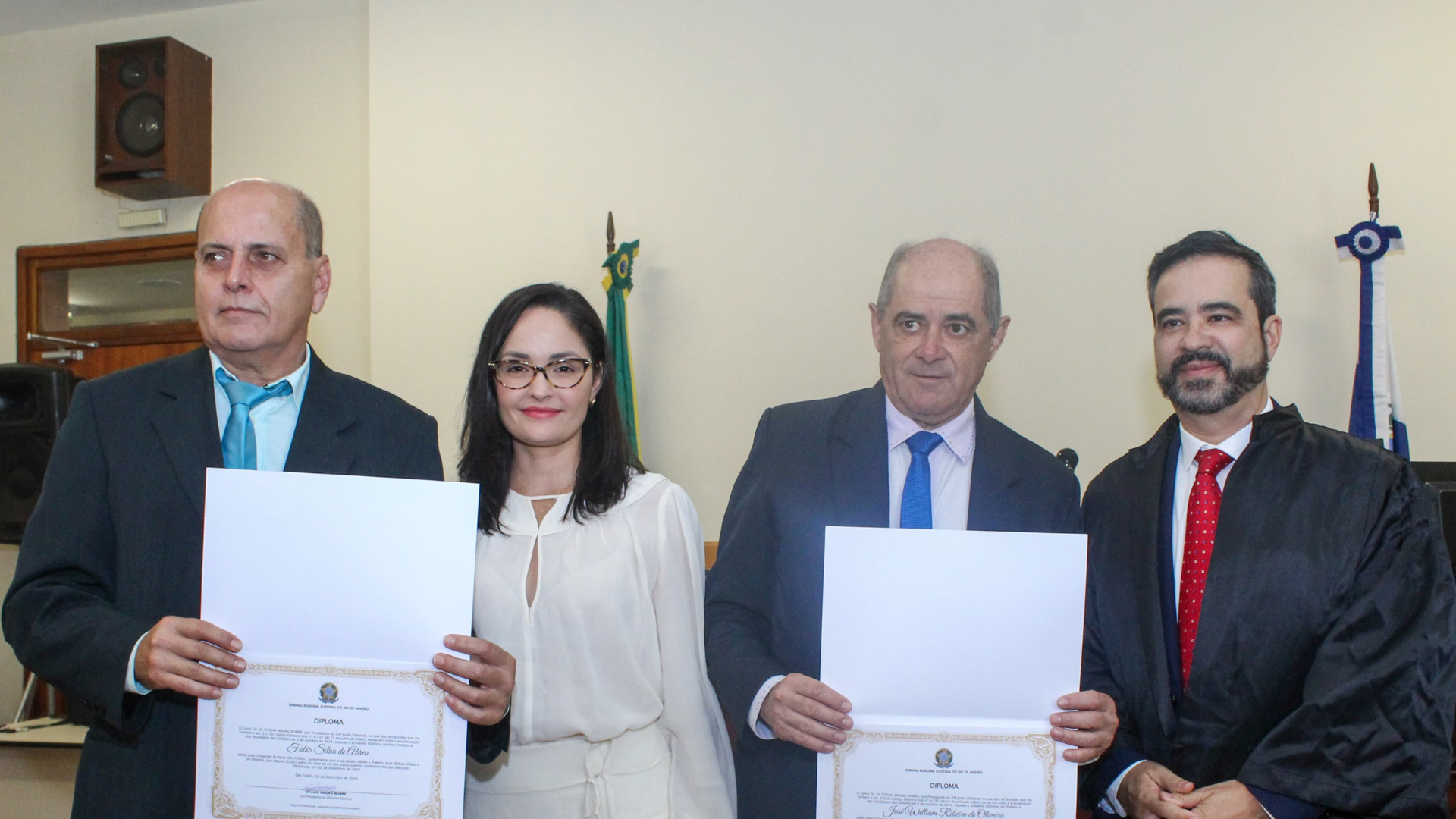 Diplomados prefeito, vice-prefeito e vereadores de São Fidélis nesta quarta