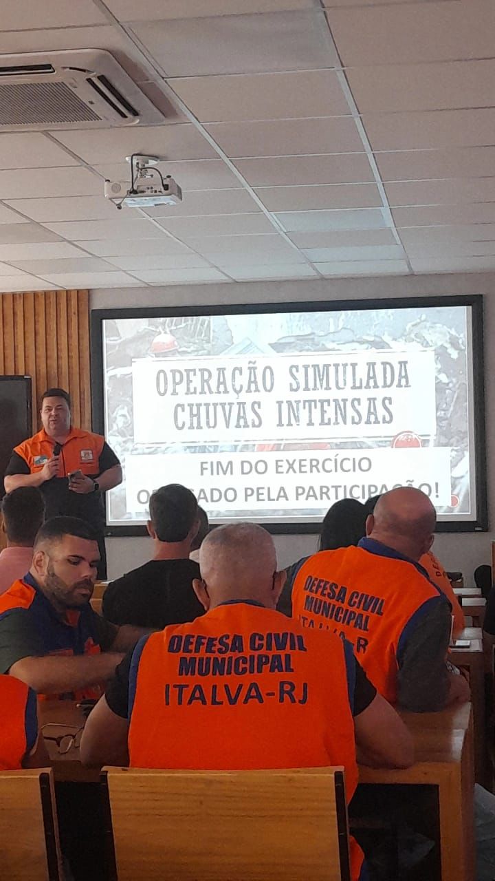 Secretaria de Assistência Social e Defesa Civil Municipal participam de treinamento em Itaperuna